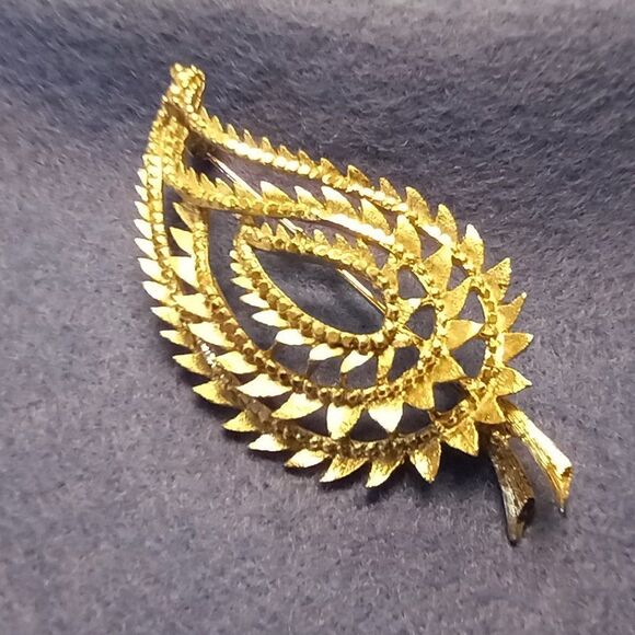 Vintage BSK Silver tone Brooch - Picture 1 of 6